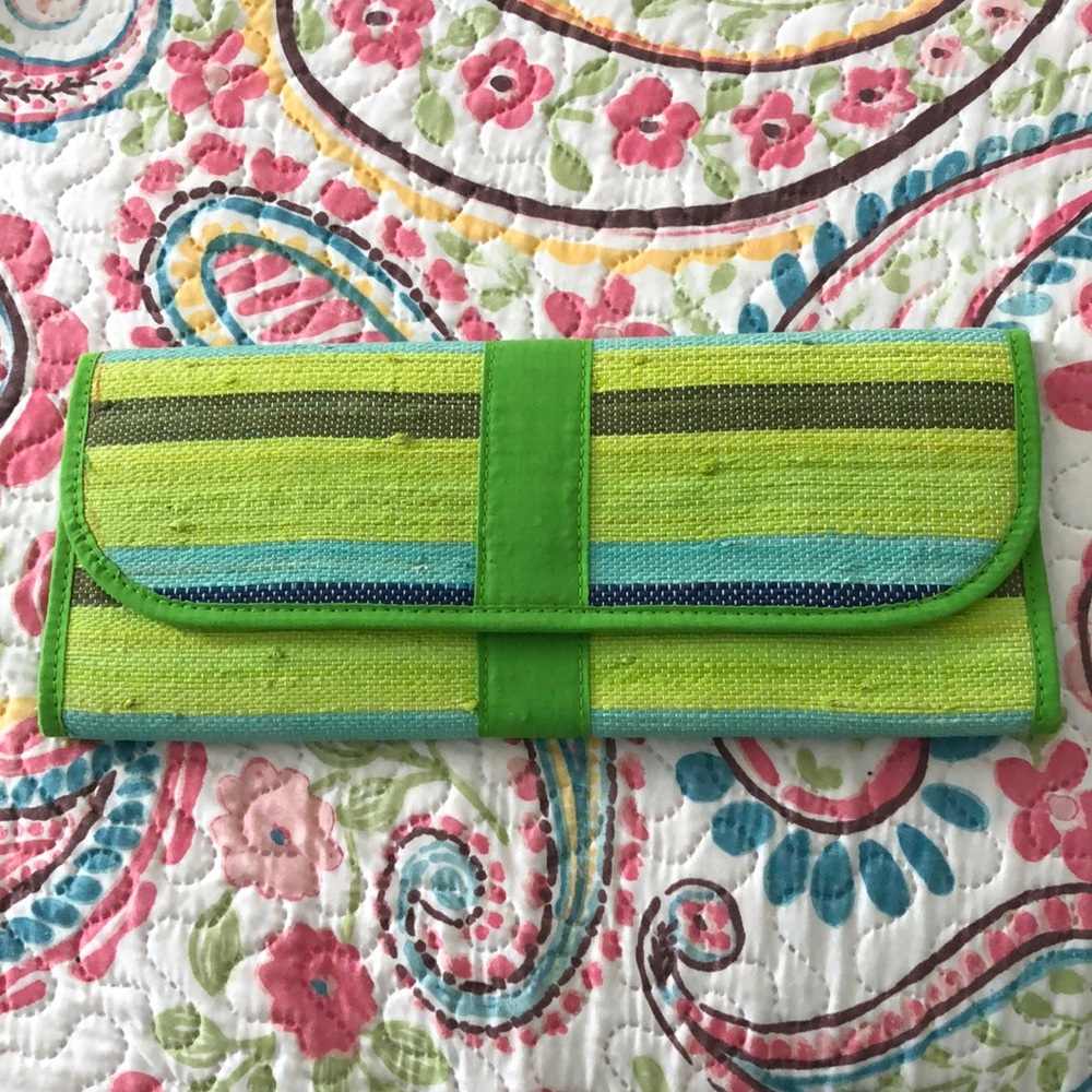 Green straw clutch